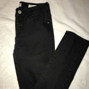 Women’s Bullhead black skinny jeans